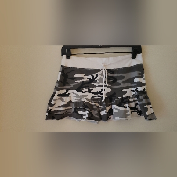 Y2k Camo Skirt - Picture 2 of 2